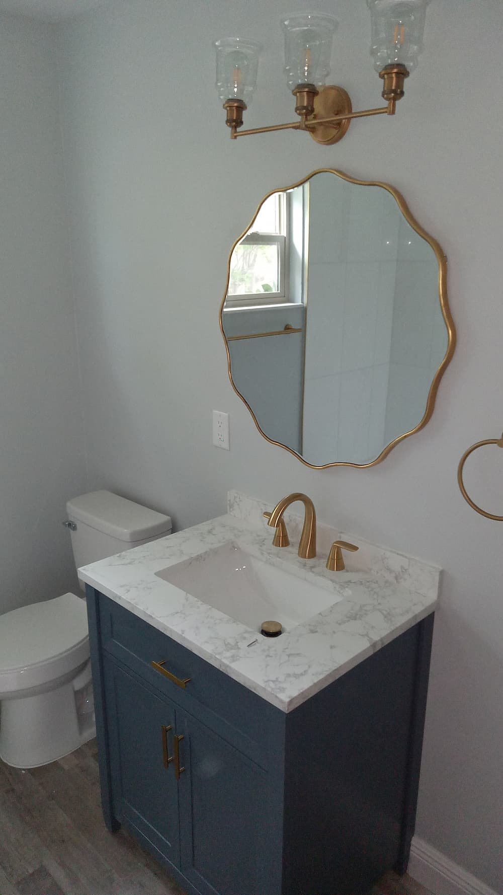 Bathroom vanity with mirror